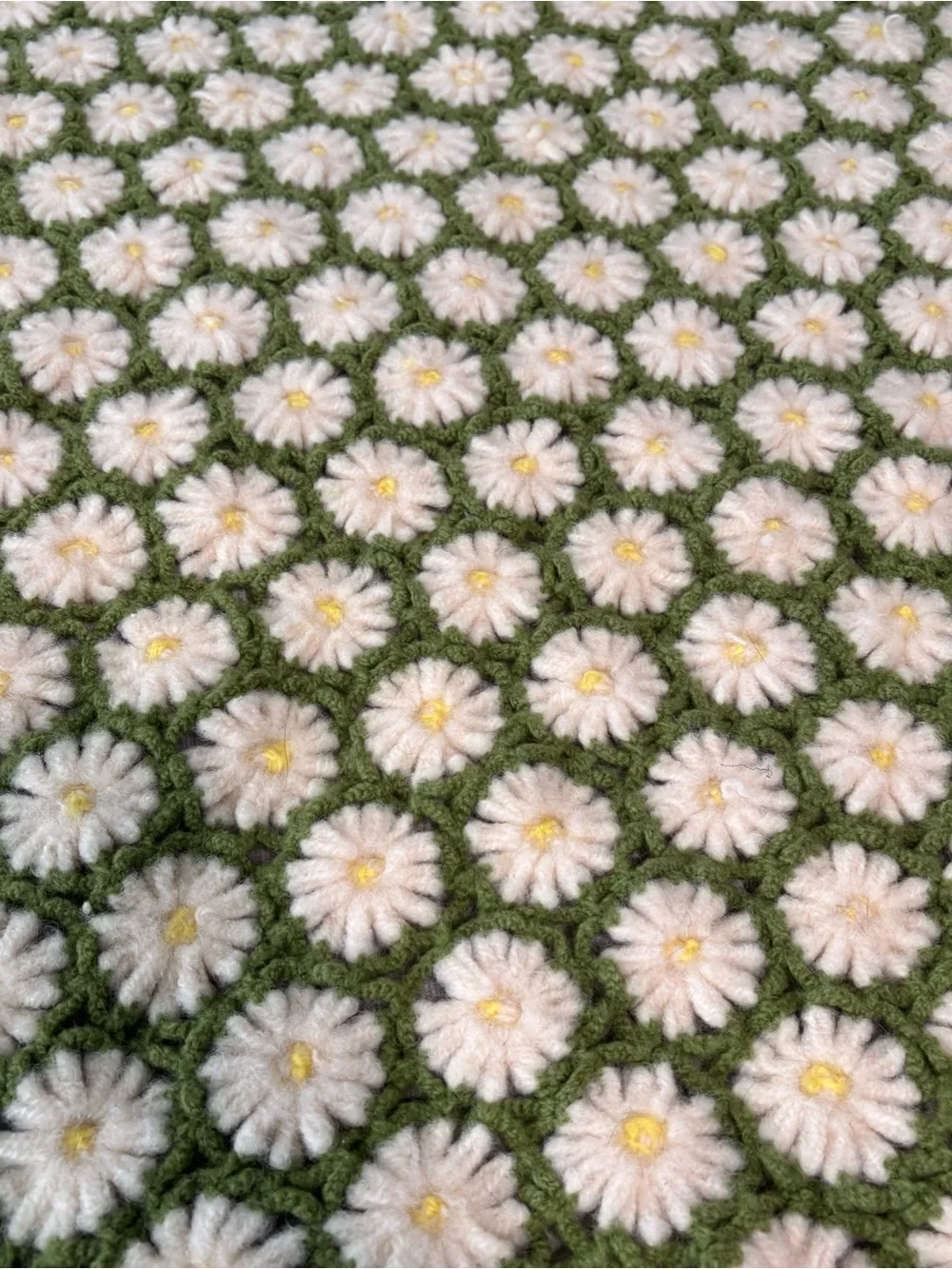 36x48 Yellow White&Green 70’s Knit Crochet Throw Afghan Flower 3D Daisy Reverse